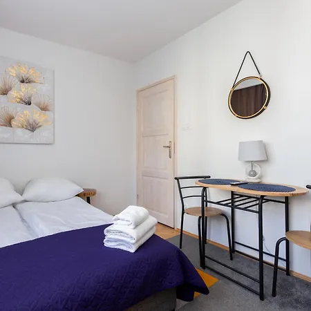 Slaska Pleasant By Bookinghost غدينيا