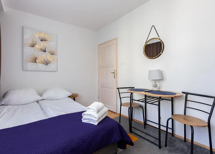 Slaska Pleasant By Bookinghost غدينيا