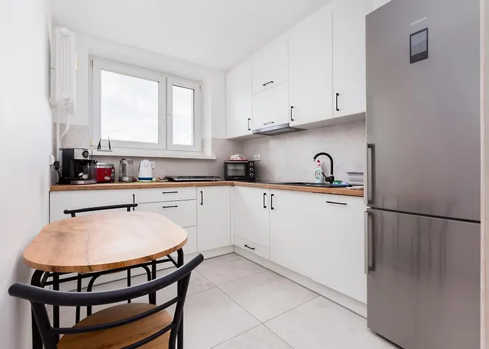 Slaska Pleasant By Bookinghost * غدينيا