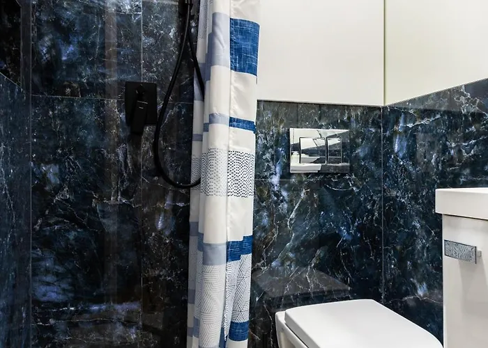 Slaska Pleasant By Bookinghost * غدينيا