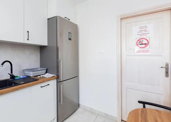 Slaska Pleasant By Bookinghost * غدينيا