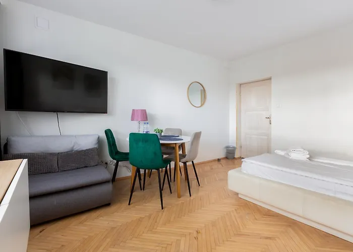 Slaska Pleasant By Bookinghost شقة