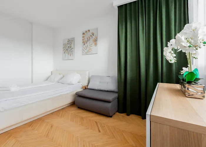 Slaska Pleasant By Bookinghost * غدينيا